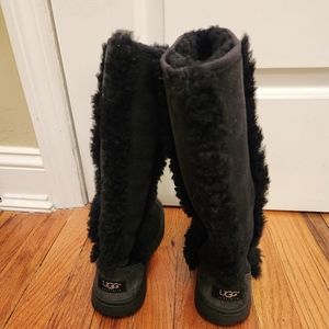 Ugg Sunburst tall. Black- size 7. Old original Uggs. Run slightly large IMO .
